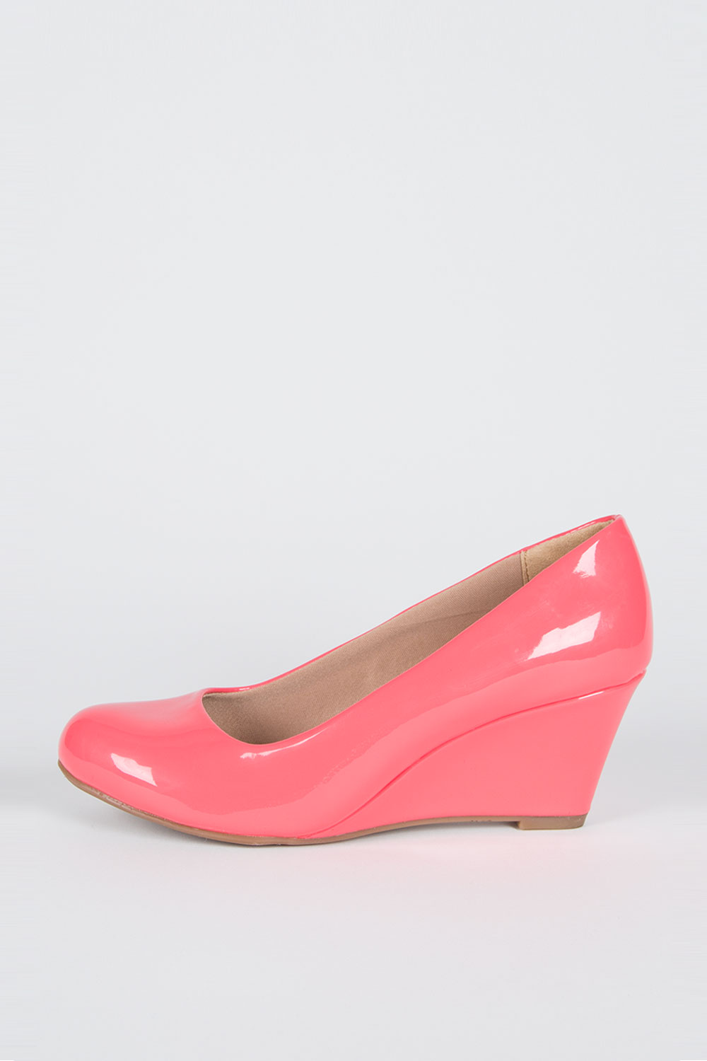 Closed toe outlet low heel wedges